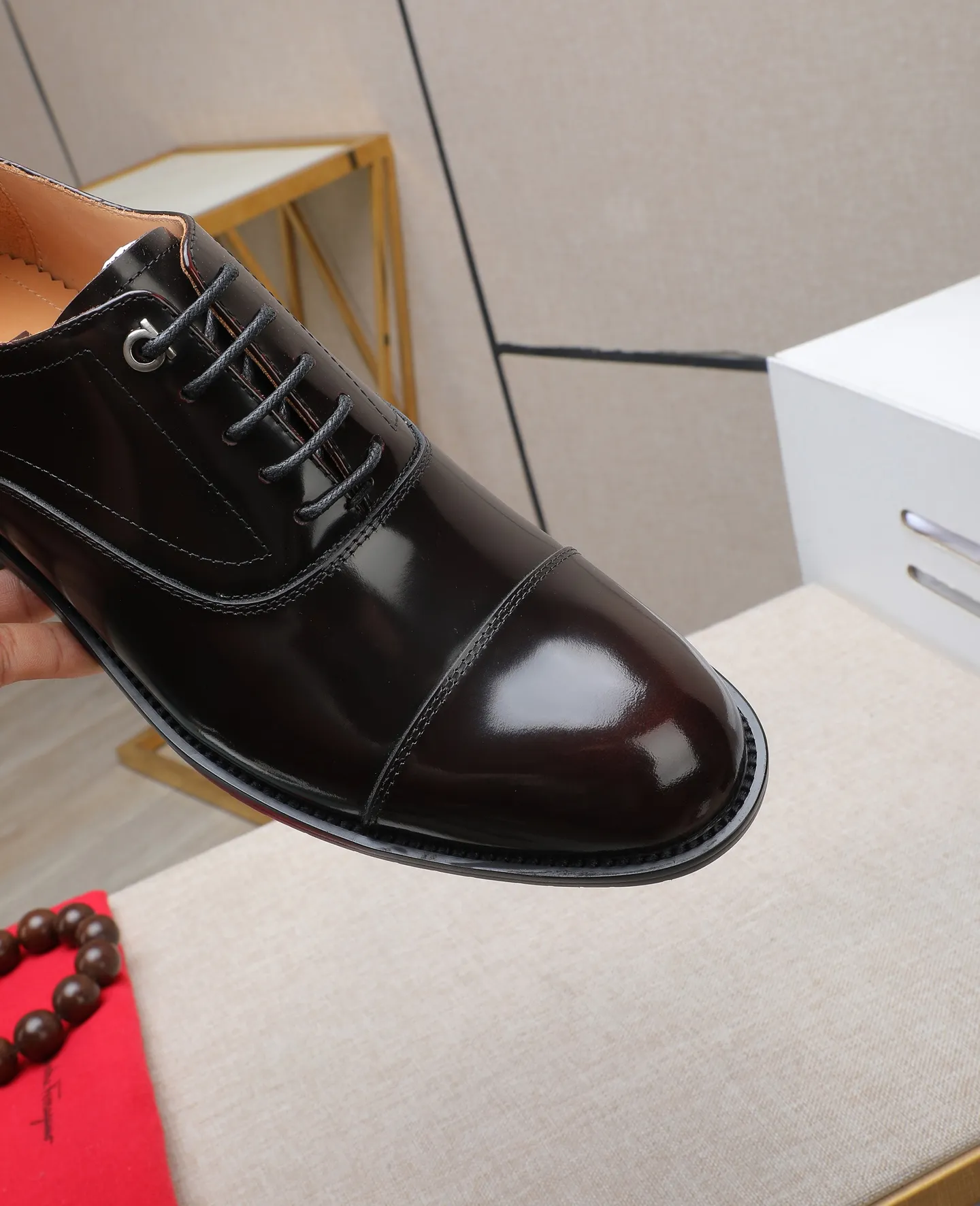 Men's shoes 💰540📛📛 (water-dyed cow lining) Salvatore Ferragamo high-end (Salvatore Ferragamo) is the world's top luxury footwear brand, coming from the fashion kingdom of Italy. It is famous all over the world for its traditional handmade design and novel styles... 🚶🏻🚶🏻New suit shoes are available simultaneously at the counter. This model is made of pure handmade imported Italian calfskin ➕soft water-dyed cowhide lining Original authentic outsole🌀🌀Size: 38➖44 (45 46 customized)
